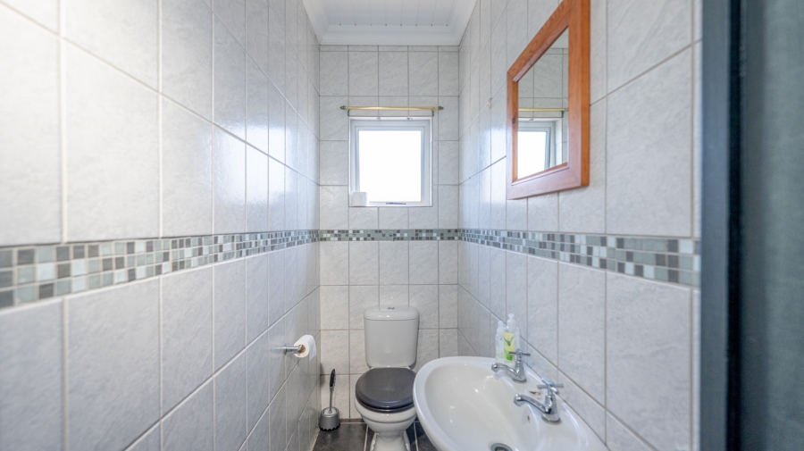9 Bedroom Property for Sale in Struisbaai Western Cape